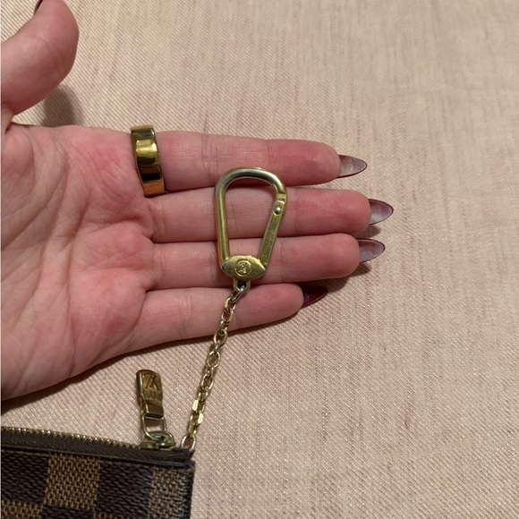 Luxury Louis Vuitton Brown Checkered Key Holder with Gold Accents - Picture 6 of 6
